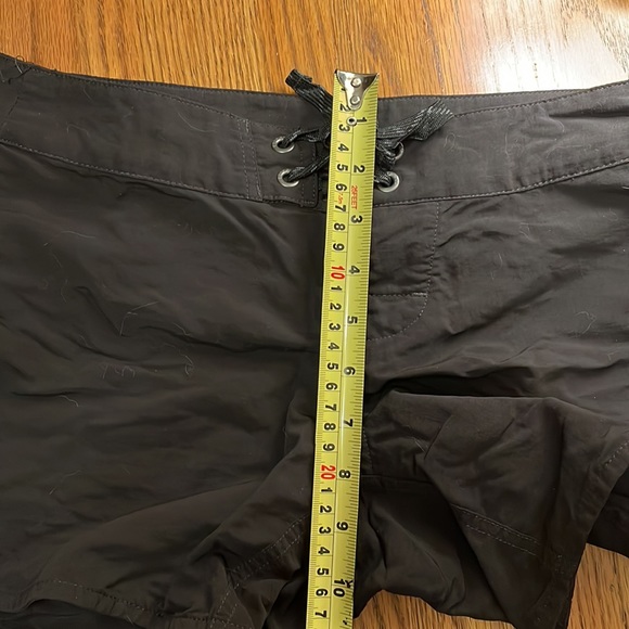 Patagonia Womens Wavefarer Board Shorts Size 2 Black Style 76597 Zip Pocket - Picture 5 of 9